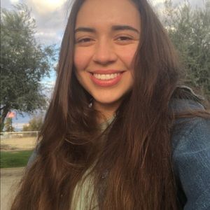 Meet your Posher, Alondra